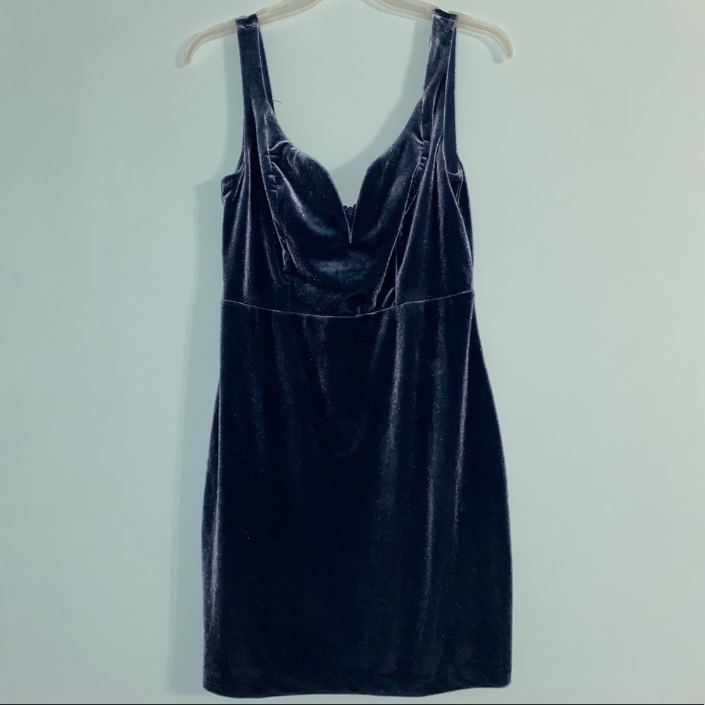 Blue velvet mini dress 🦋